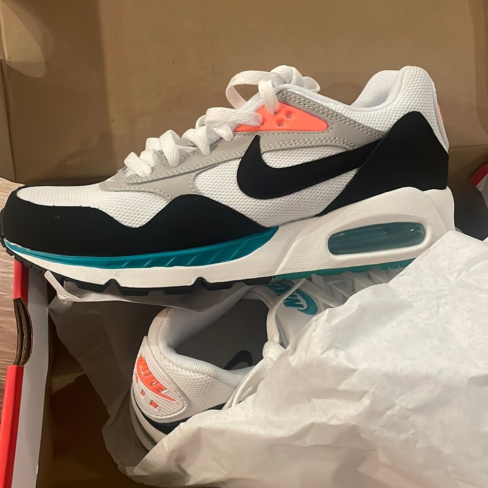 Womens nike air max correlate